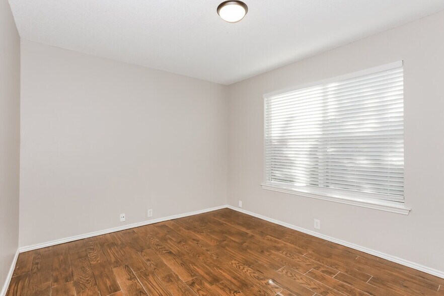 Building Photo - 100 Walnut Dr