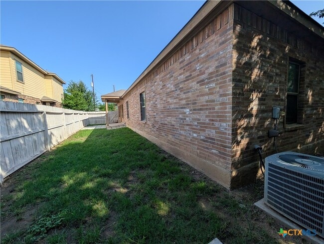 Building Photo - 208 Anne Louise Dr