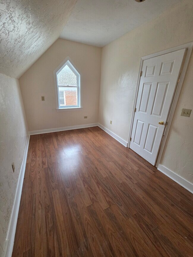 Building Photo - 1 S Main St