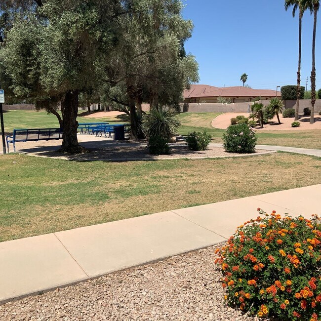 Building Photo - Great home on quiet cut-de-sac