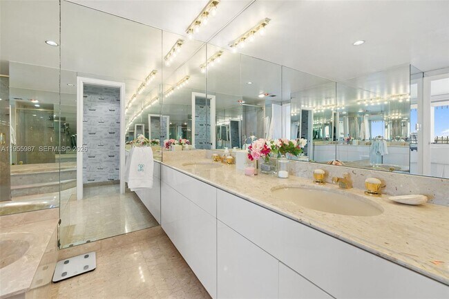 Building Photo - 1 Grove Isle Dr