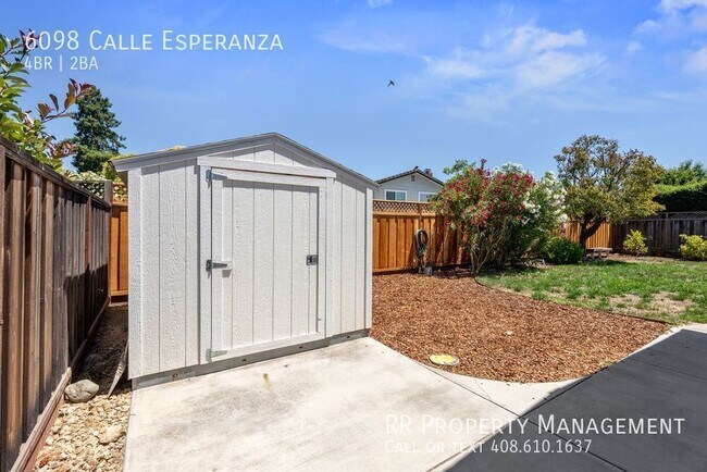 Building Photo - 6098 Cll Esperanza