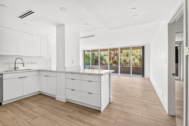 Building Photo - 251 Crandon Blvd