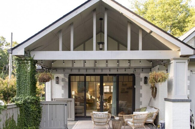 Building Photo - 801 Durant Pl NE