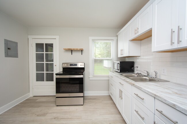 Building Photo - 1518 McKay Ave