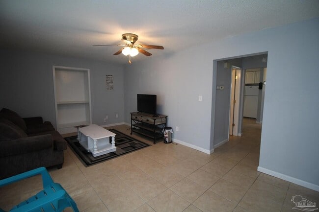 Building Photo - 950 Coronado Dr