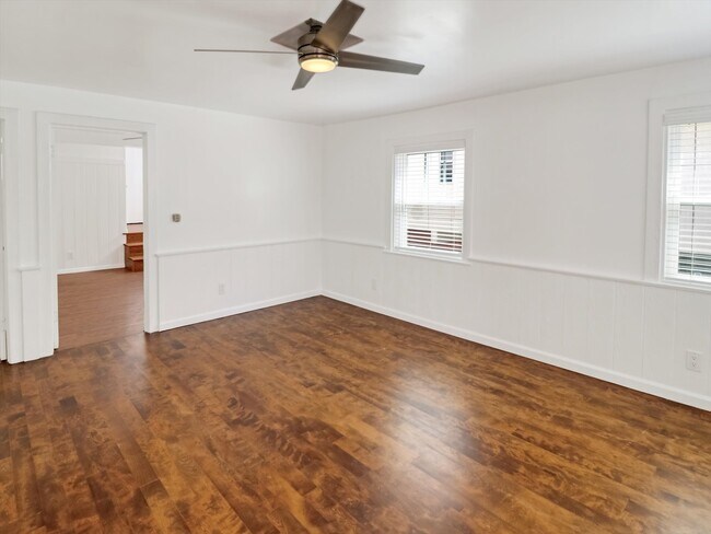 Building Photo - 218 25th Pl