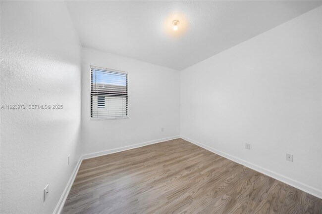 Building Photo - 268 NE 210th Way