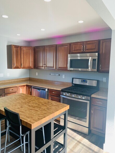 Building Photo - 7278 Urban Dr