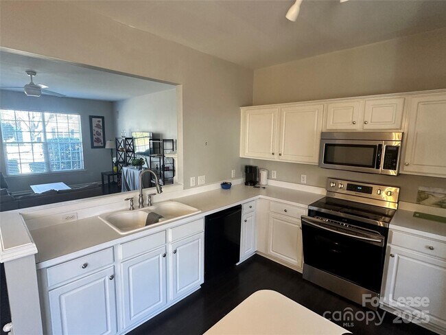 Building Photo - 3213 Mannington Dr