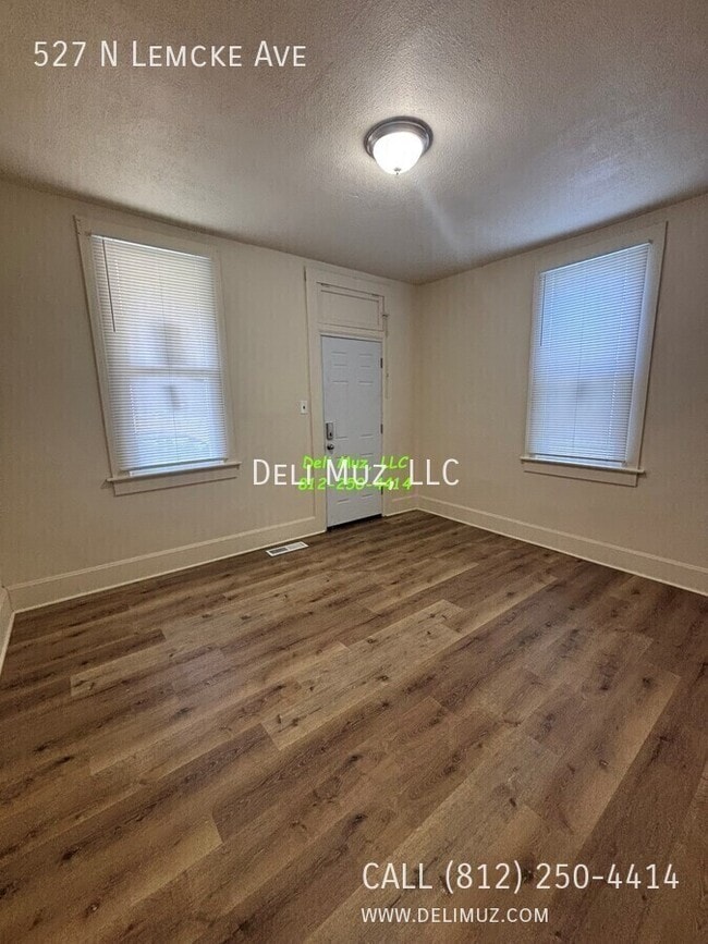 Building Photo - 527 N Lemcke Ave