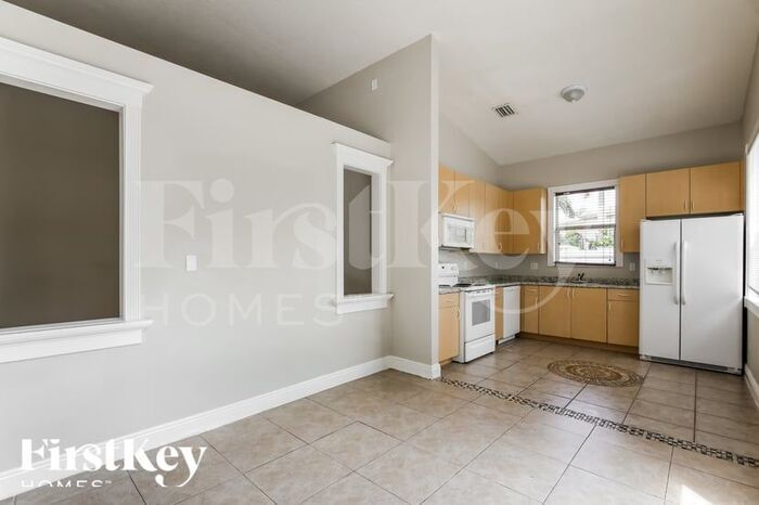Building Photo - 1695 NE 37th Pl