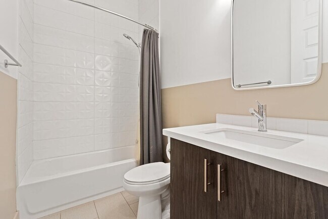 Building Photo - 4533 E Devonshire Ave