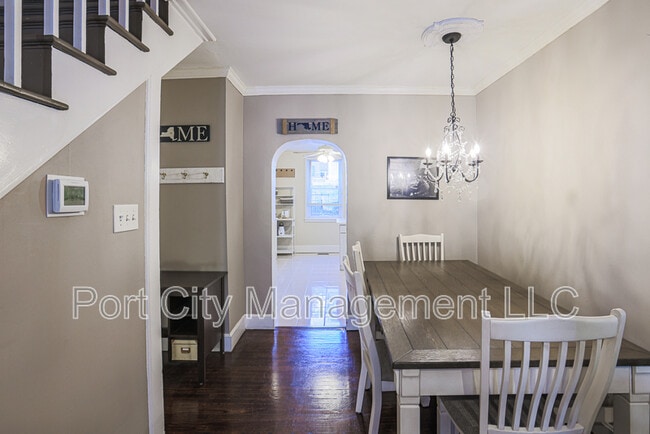 Building Photo - 813 S Belnord Ave