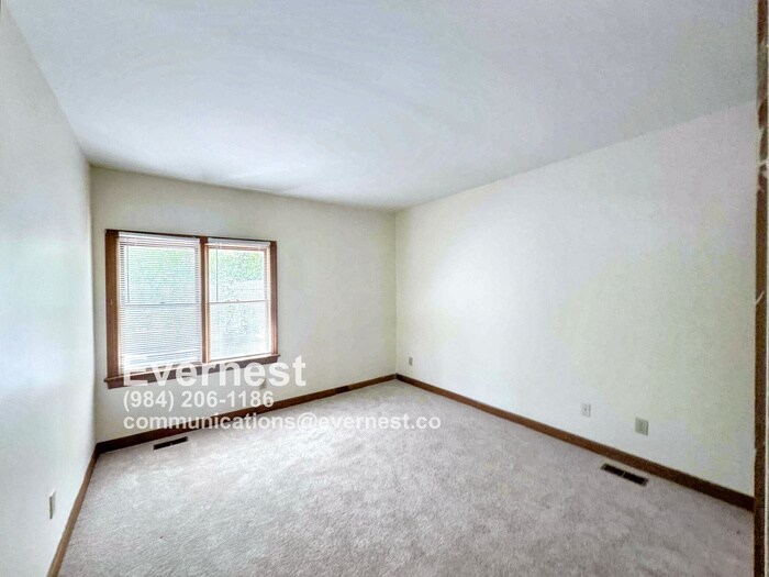 Building Photo - 101 Granby Ct