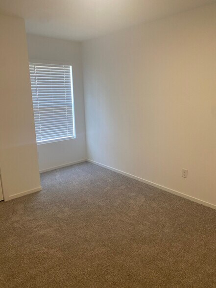 Building Photo - 3017 Pensacola Dr