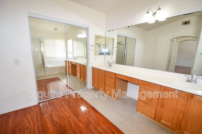 Building Photo - 512 Bolsa Way
