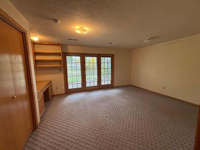 Building Photo - 154-154 Cayman St