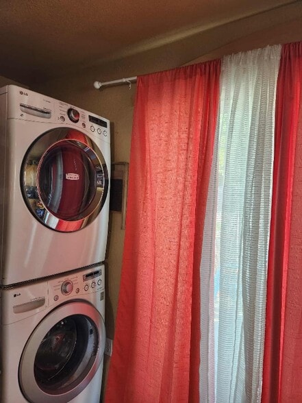 Building Photo - 710 Catskill St