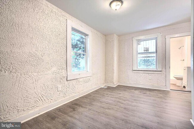 Building Photo - 7621 Cypress Ave