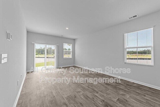 Building Photo - 136 Talladega Dr