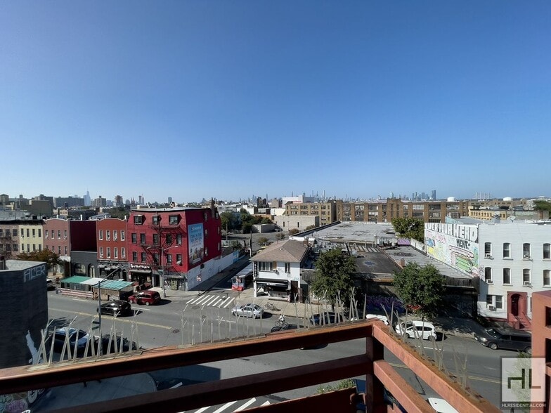 Building Photo - NOLL STREET / Spacious 2- Bed 1-Bath / Bal...