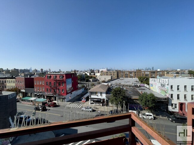 Building Photo - NOLL STREET / Spacious 2- Bed 1-Bath / Balcony / No Fee