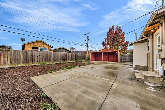 Building Photo - 2406 Kehoe Ave