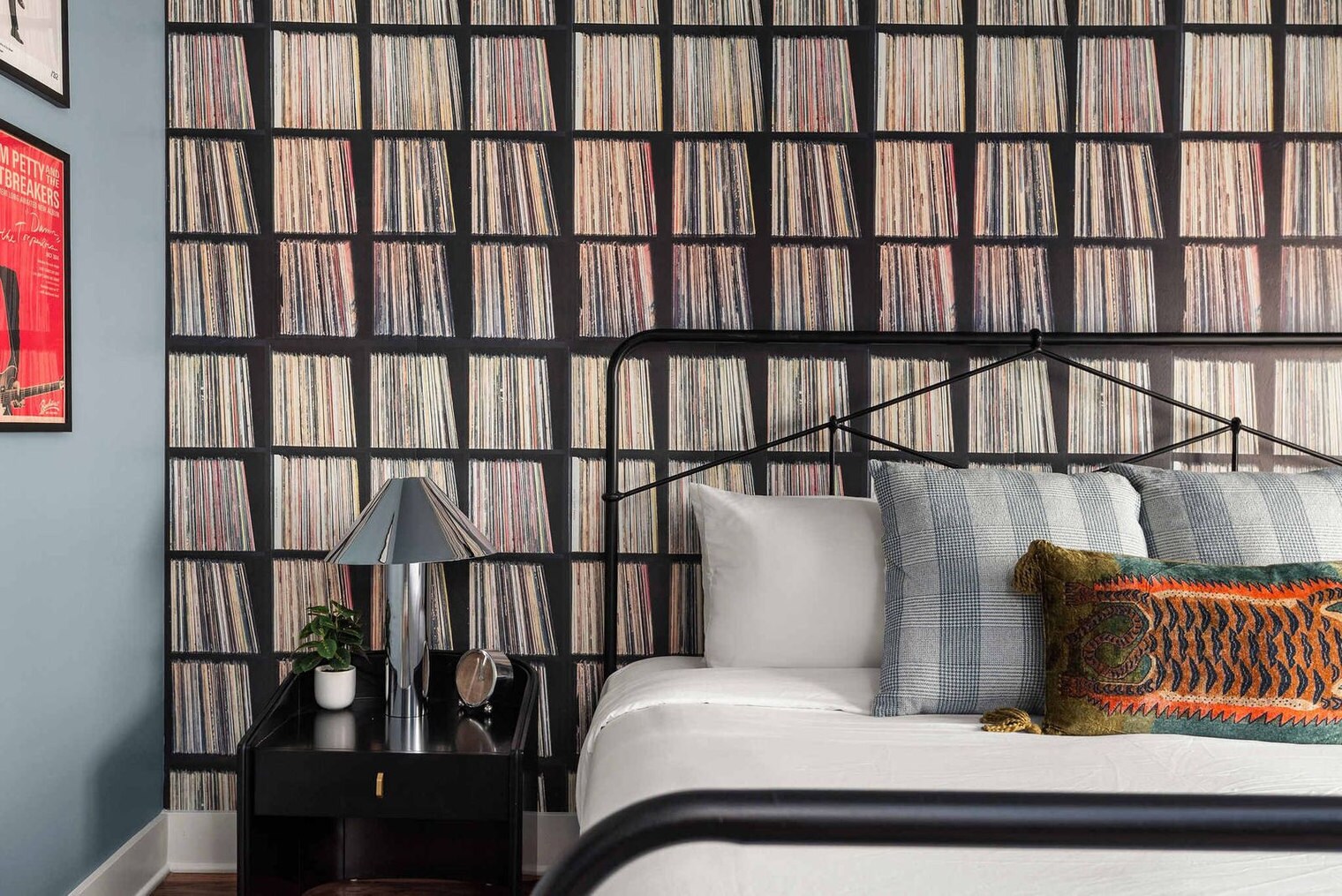 Building Photo - 772 E Argyle Ave