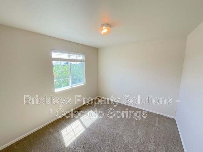 Building Photo - 6112 Chivalry Dr
