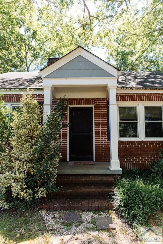 Building Photo - 520 Sunset Dr