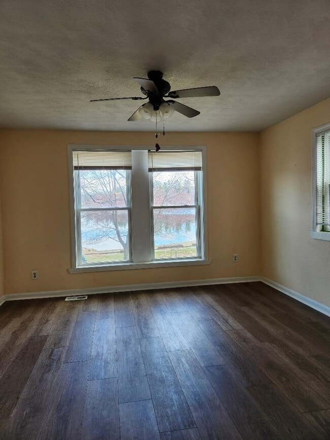 Building Photo - 3 Chase St