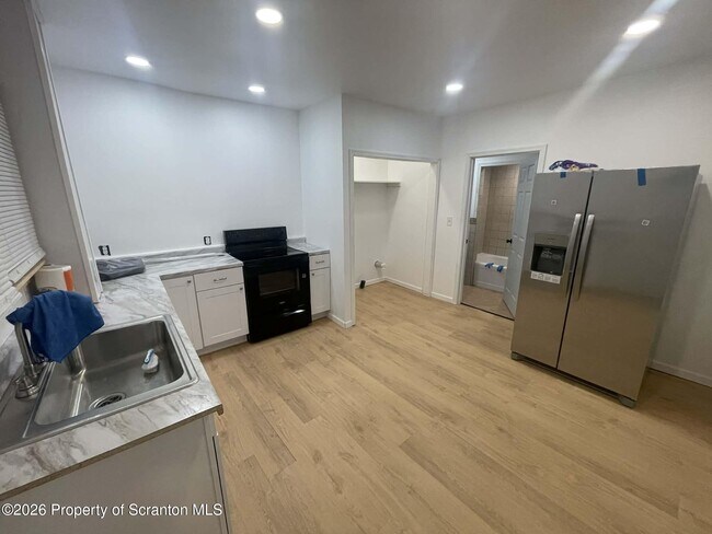 Building Photo - 76 Brook St