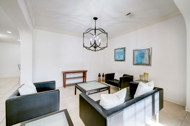 Building Photo - 14470 Summerleaf Ln