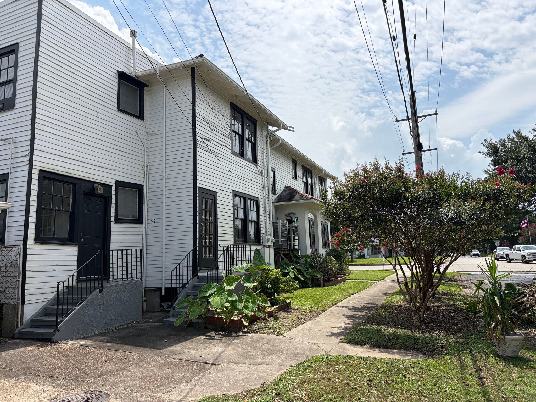 Building Photo - 700 Florida Blvd