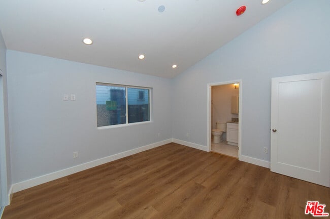 Building Photo - 2208 S Harcourt Ave