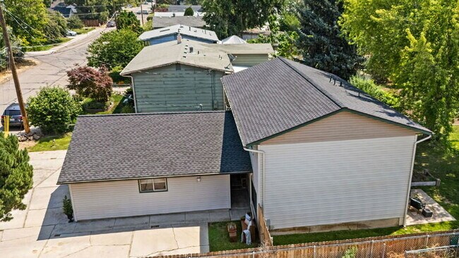 Building Photo - 4327 W Grover St