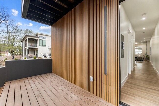 Building Photo - 582 Hope St SW