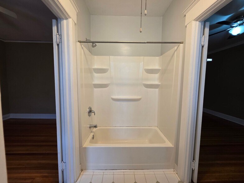 Building Photo - 600 W Olney Rd