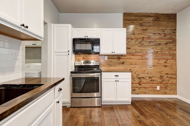 Building Photo - Charming Newly Updated 2 Bed, 2 Bath Home in the Heart of OKC!