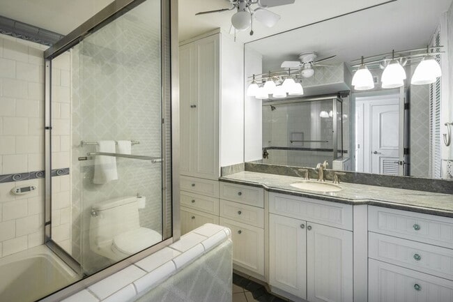 Building Photo - 1760 Avenida Del Mundo