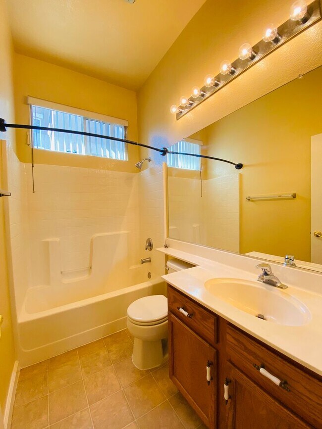 Building Photo - 9565 Stone Springs Dr