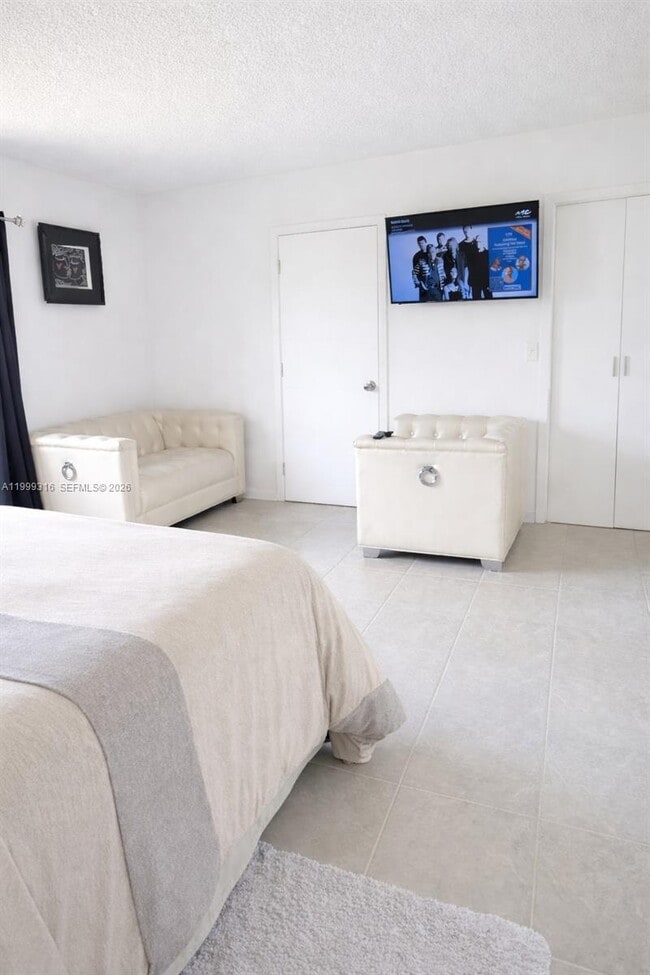 Building Photo - 500 NE 2nd St