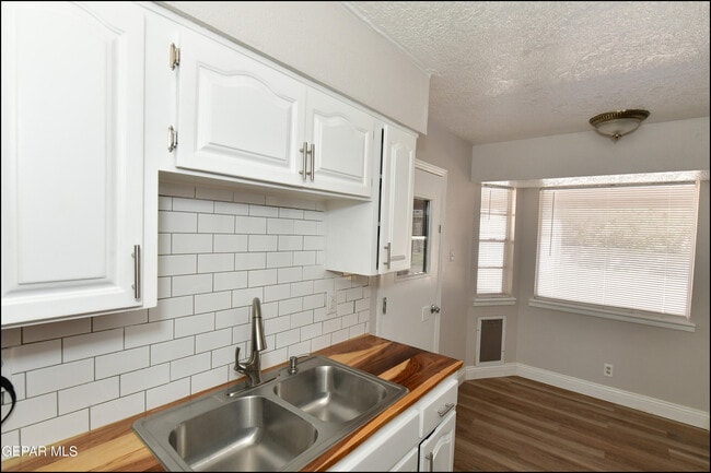 Building Photo - 4749 Tropicana Ave