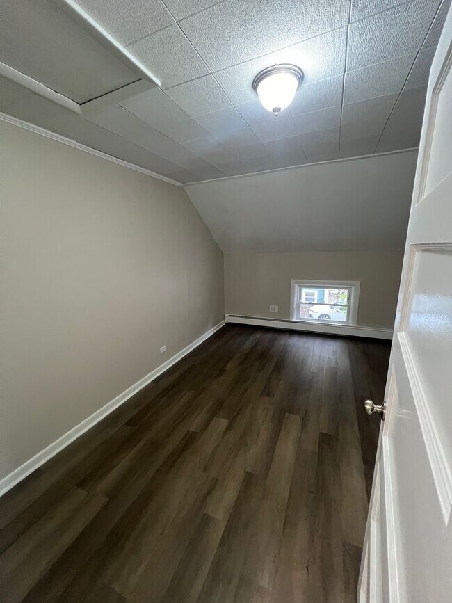 Building Photo - 389 Boynton St