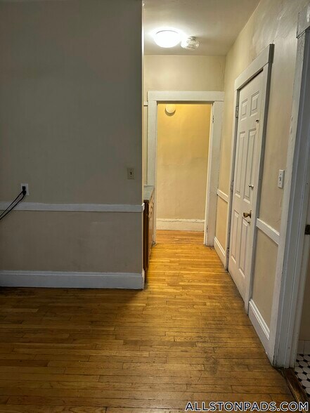 Building Photo - 192 Kelton St