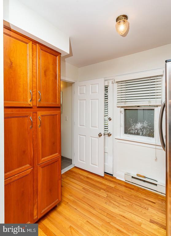 Building Photo - 240 Henley Rd