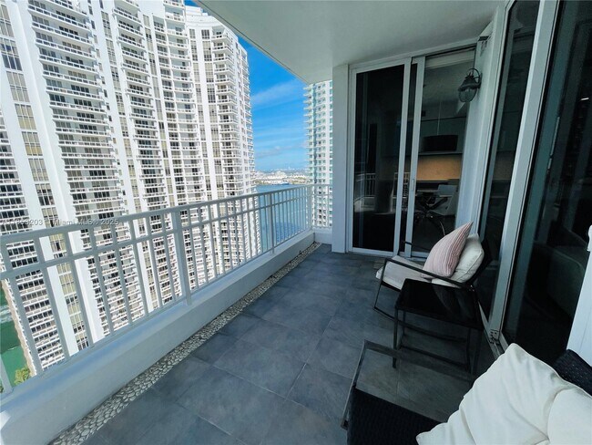 Building Photo - 801 Brickell Key Blvd