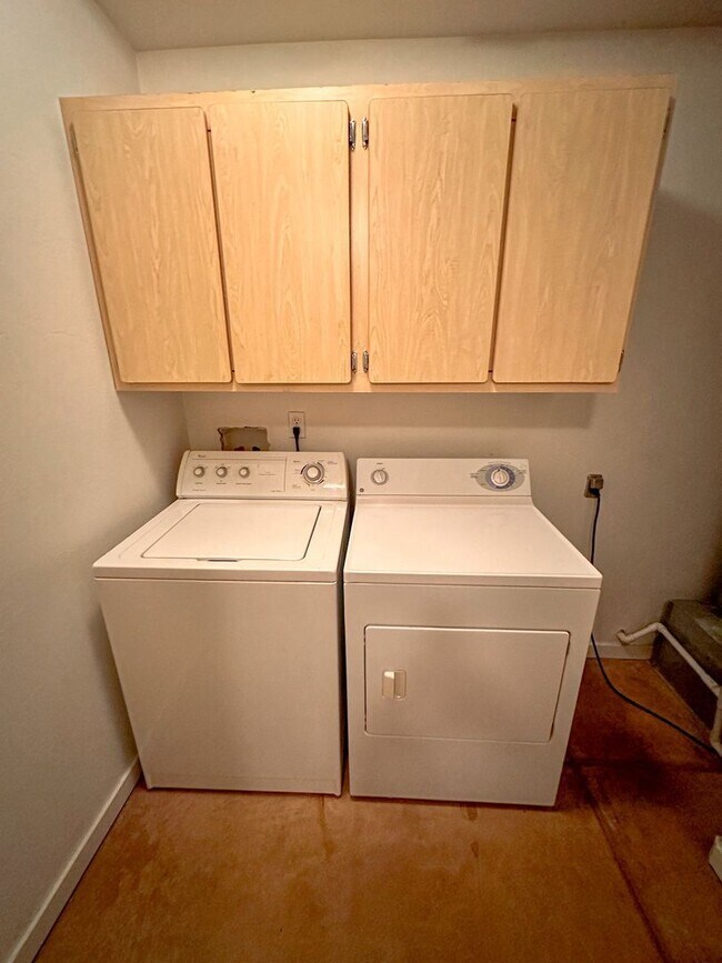 Building Photo - 861 S Osborne Ave