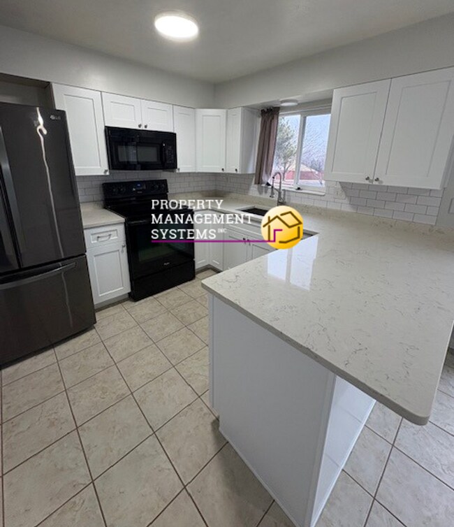 Building Photo - Lovely 3 Bedroom Rambler in West Jordan!